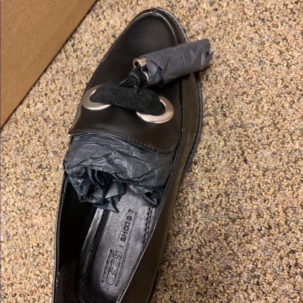 Shoes - Picture 4 of 5